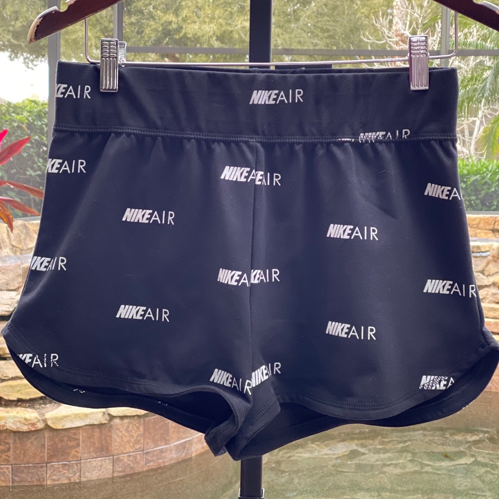 NIKE AIR SPORTSWEAR SLIM FIT SHORTS MEDIUM BLACK